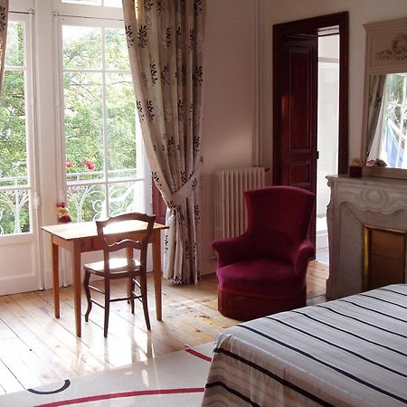 Castel De La Pique Bed & Breakfast Bagneres-de-Luchon Phòng bức ảnh