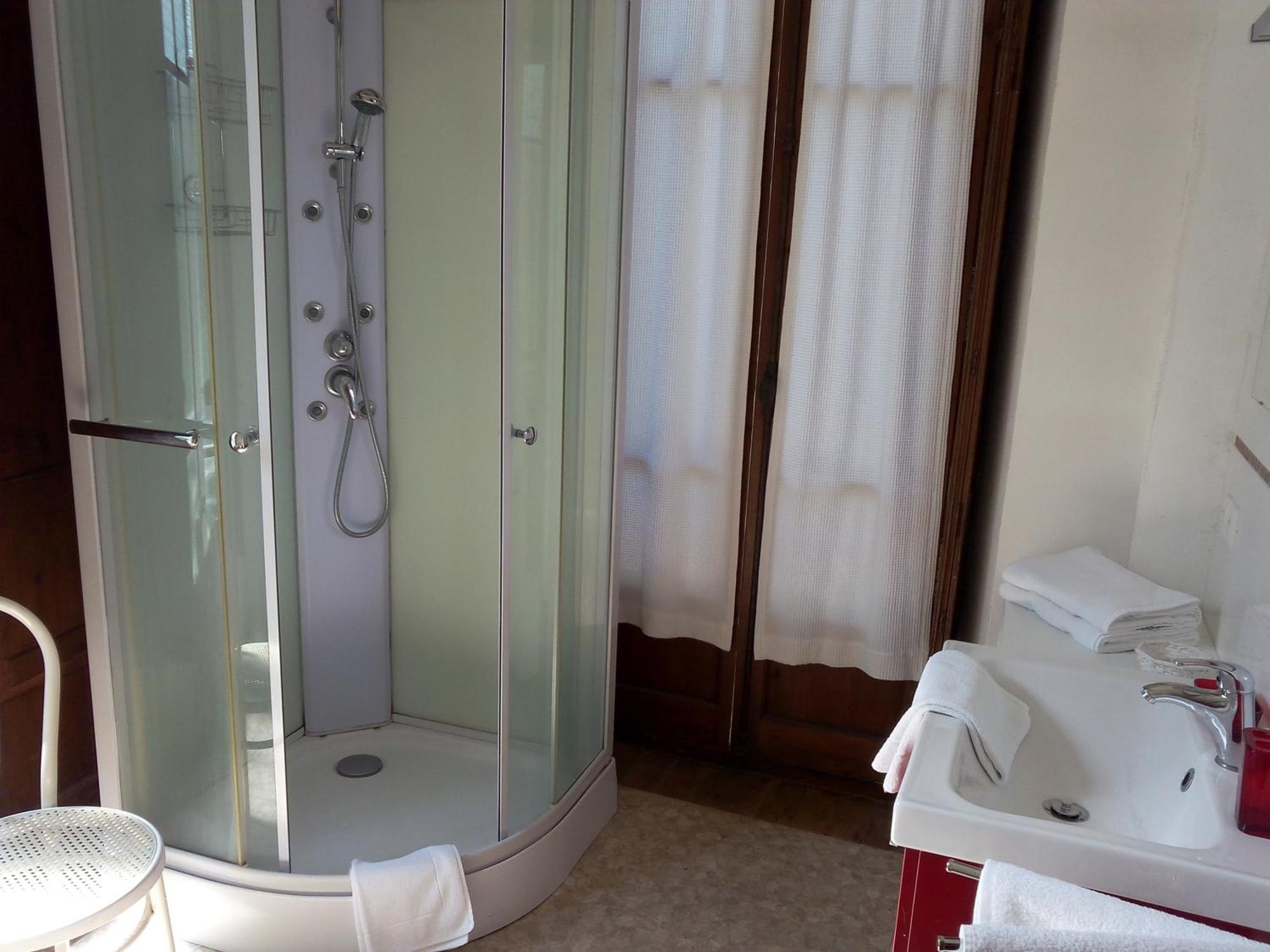 Castel De La Pique Bed & Breakfast Bagneres-de-Luchon Phòng bức ảnh