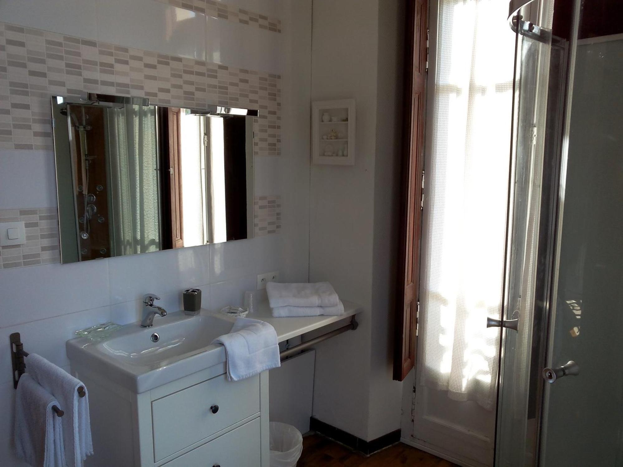 Castel De La Pique Bed & Breakfast Bagneres-de-Luchon Ngoại thất bức ảnh