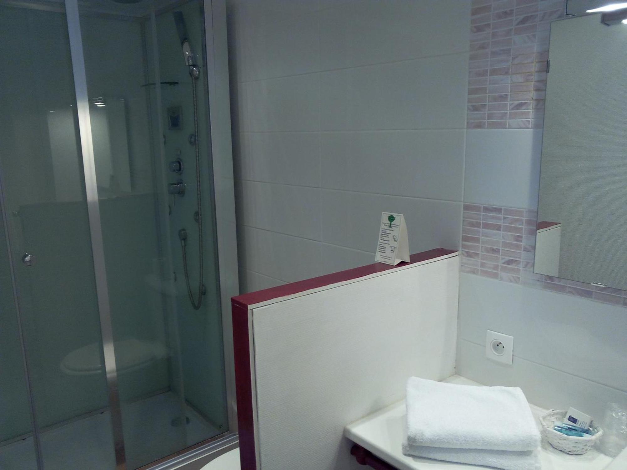 Castel De La Pique Bed & Breakfast Bagneres-de-Luchon Ngoại thất bức ảnh