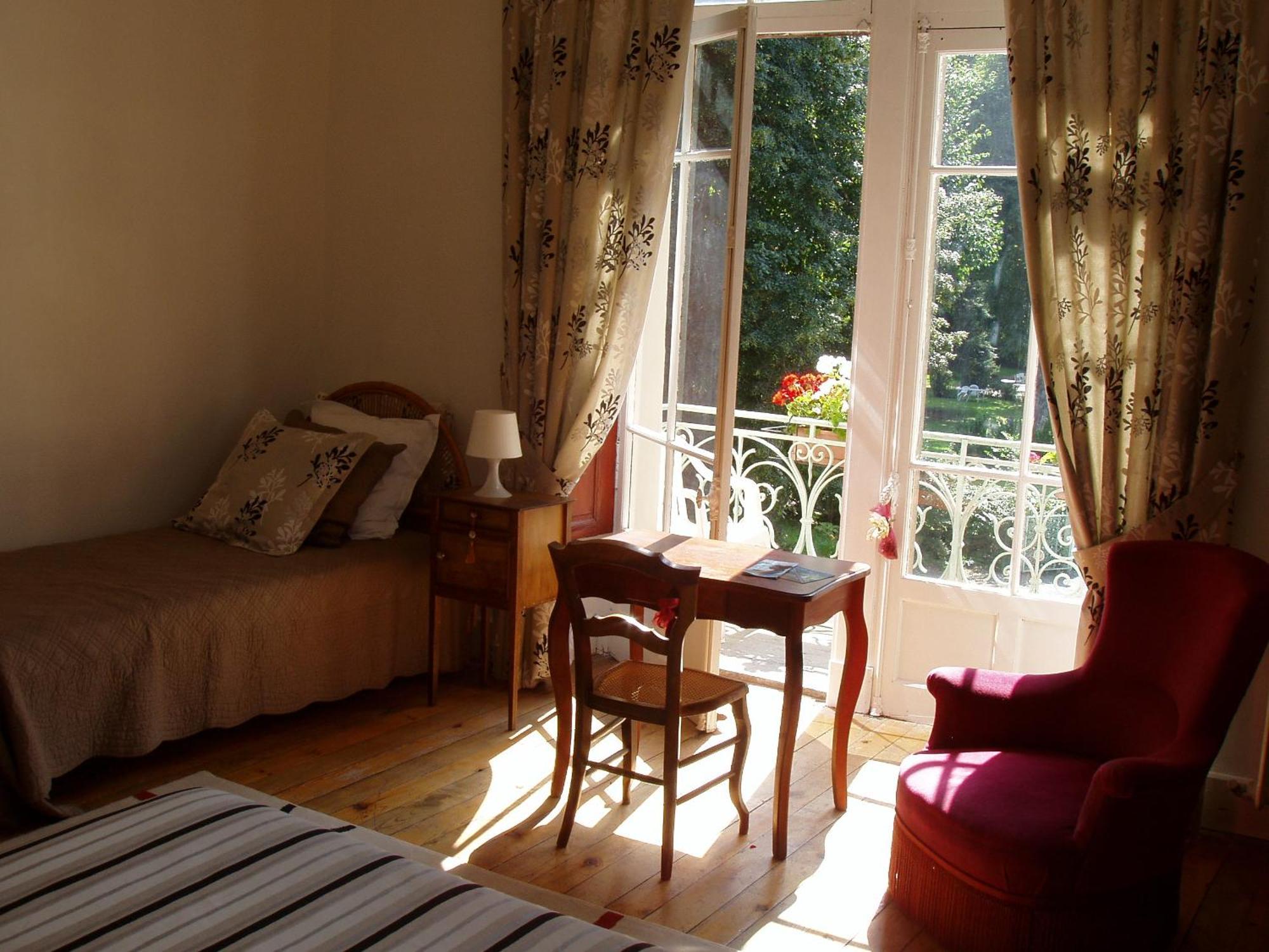Castel De La Pique Bed & Breakfast Bagneres-de-Luchon Phòng bức ảnh