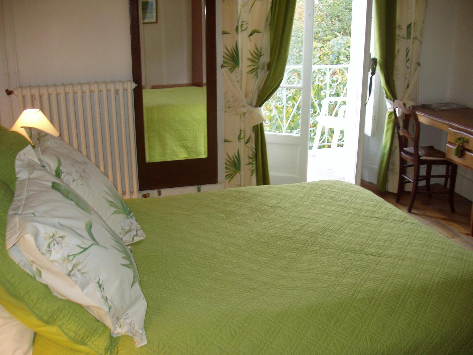 Castel De La Pique Bed & Breakfast Bagneres-de-Luchon Phòng bức ảnh
