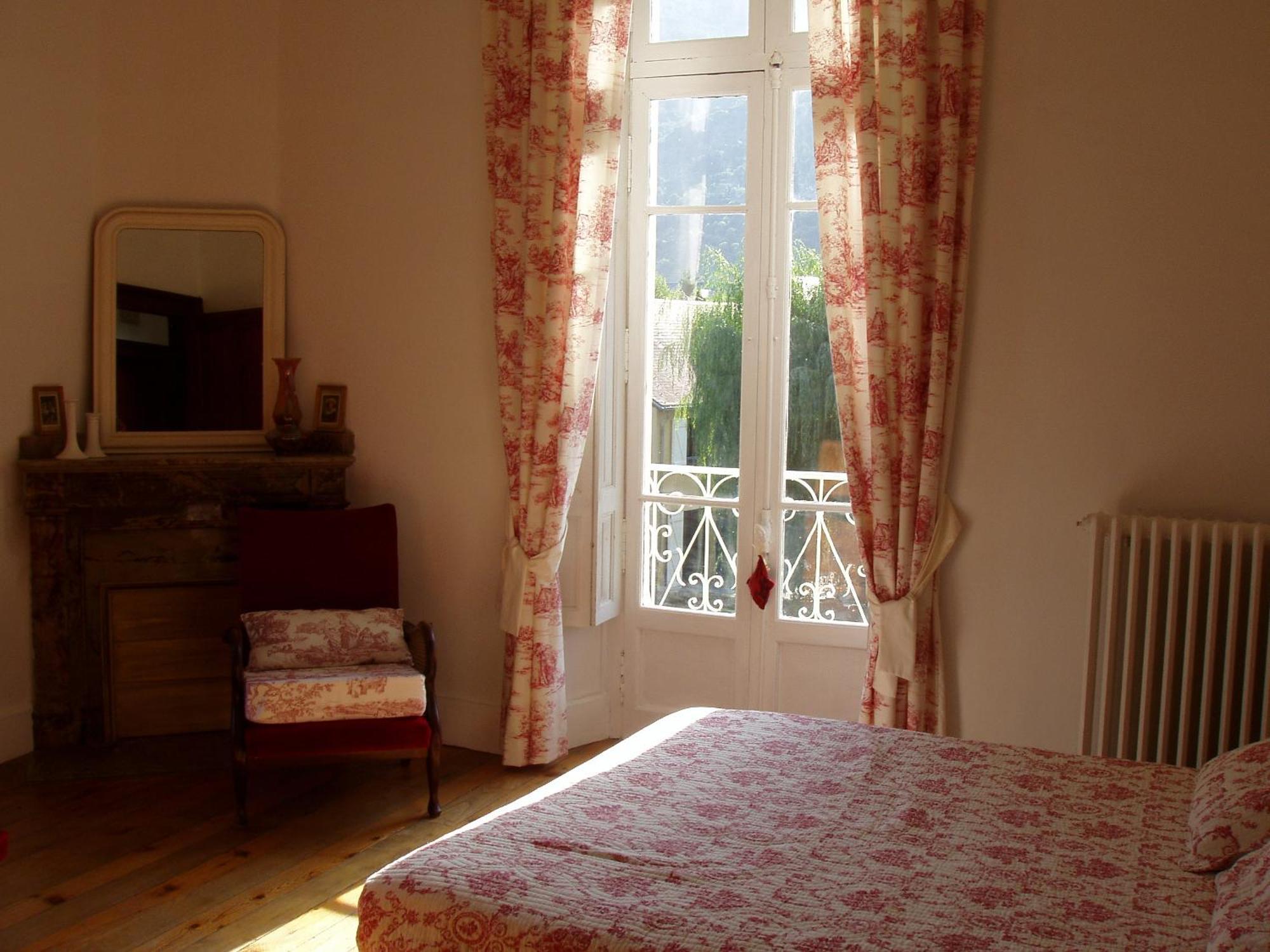 Castel De La Pique Bed & Breakfast Bagneres-de-Luchon Phòng bức ảnh