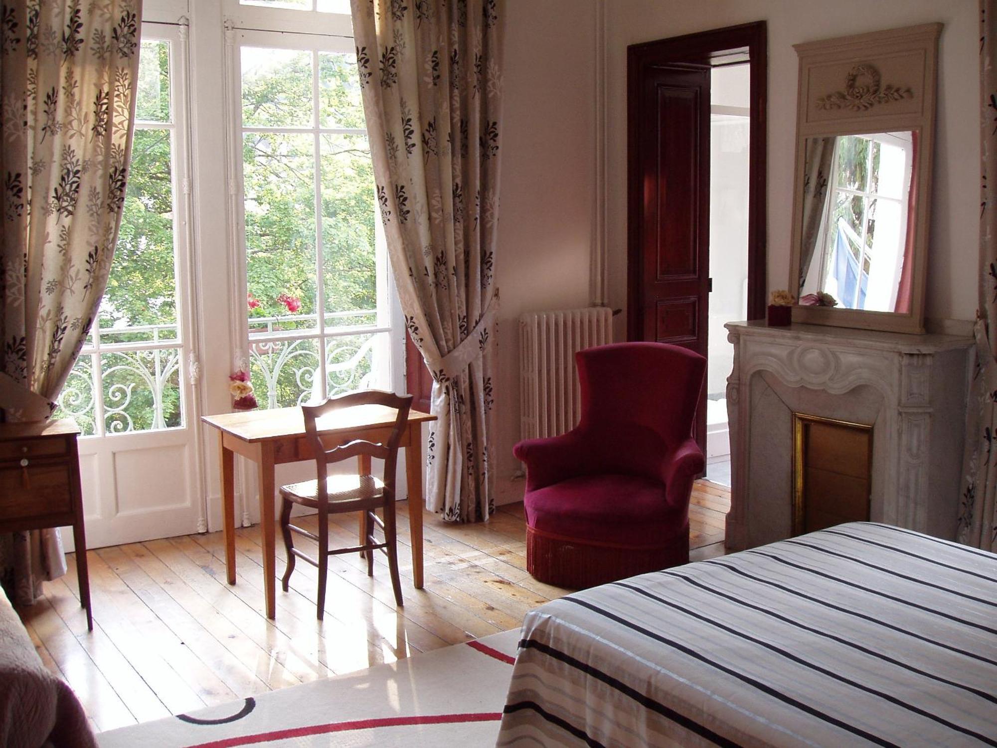 Castel De La Pique Bed & Breakfast Bagneres-de-Luchon Phòng bức ảnh